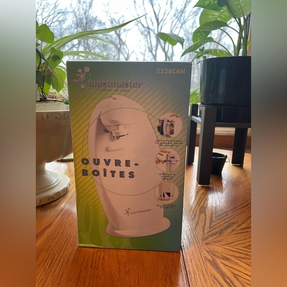 Electric can opener - Picture 2 of 4